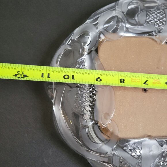 Crystal Clear Signatures Oval Glass Frame With Etched Ribbon Design - Picture 4 of 9